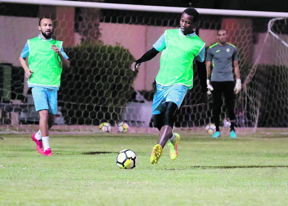 أحد يبدأ الاستعداد لمباراتي الملحق أمام الطائي
