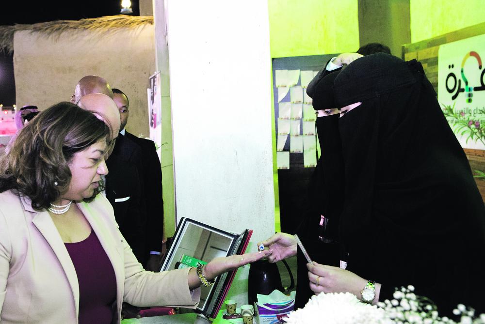 القنصل الأمريكي تشيد بـ«الأحساء المبدعة»
