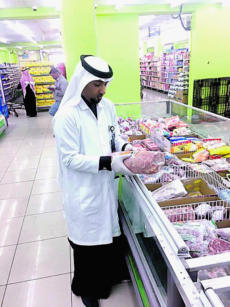 تفتيش 415 محل مواد غذائية برأس تنورة