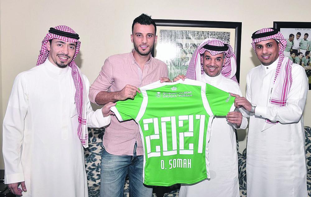 الأهلي يقطع الطريق على النصر ويجدد للسومة