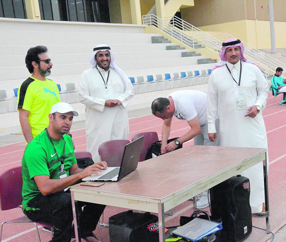 عمل دؤوب لراحة ضيوف الدورة