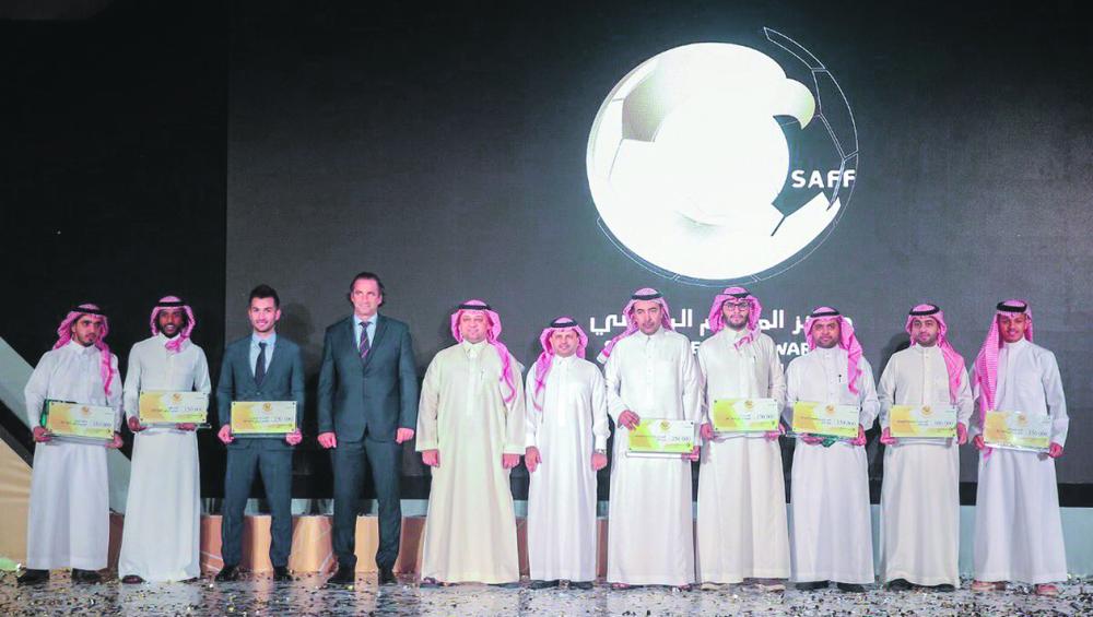 الهلال يسيطر على جوائز الموسم الرياضي