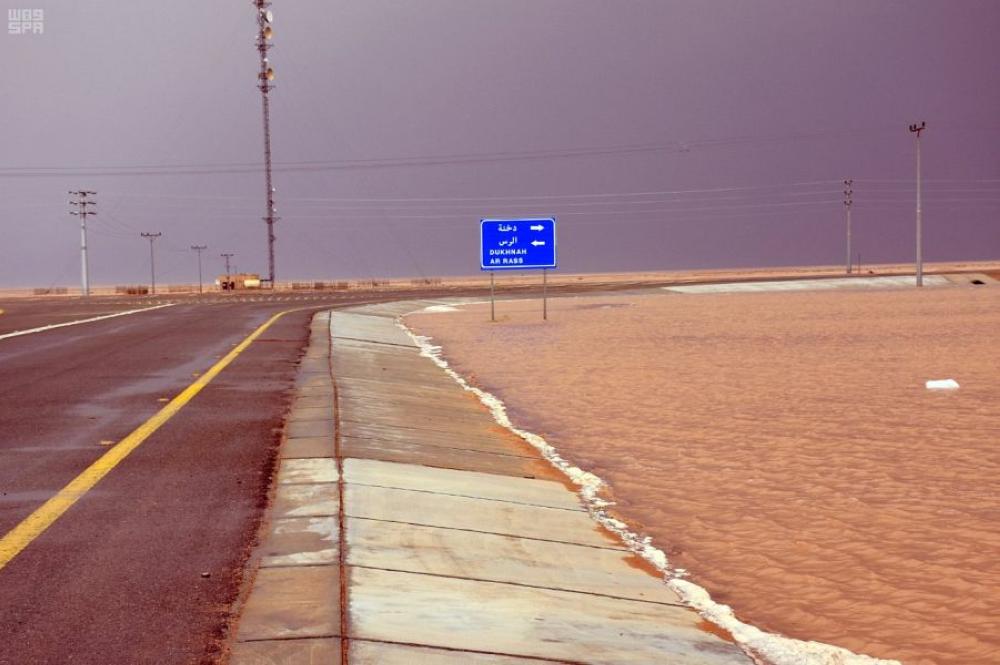 'مناظر السيول' تستهوي هواة الرحلات بالرس