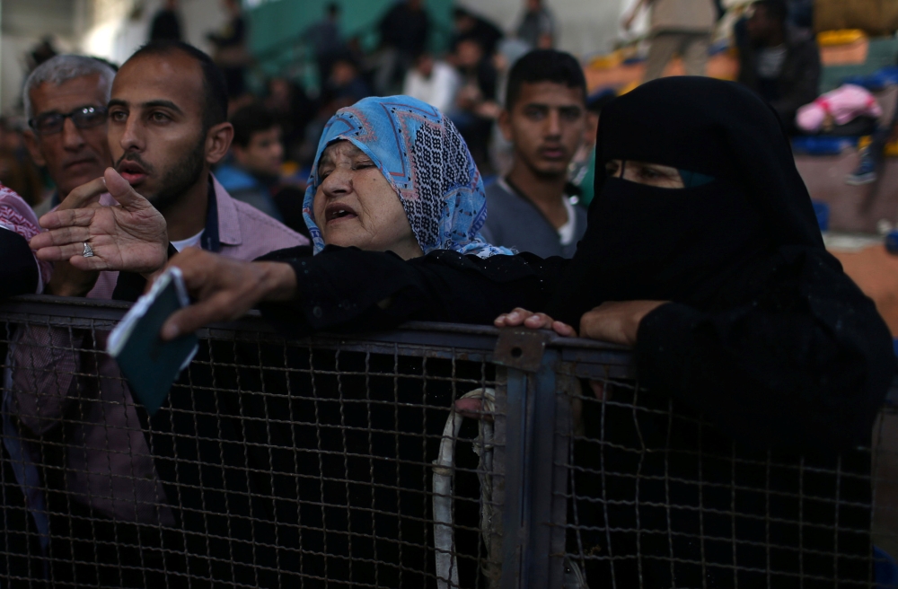 بدء عبور العالقين الفلسطينيين من معبر رفح إلى مصر