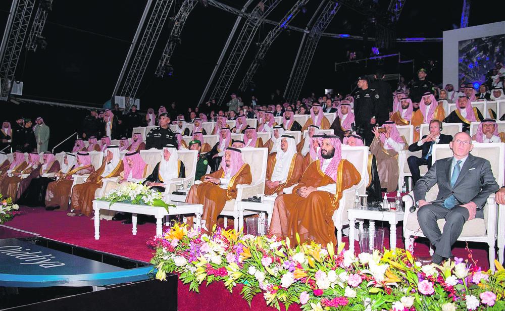 خادم الحرمين الشريفين يضع حجر الأساس لمشروع القدية