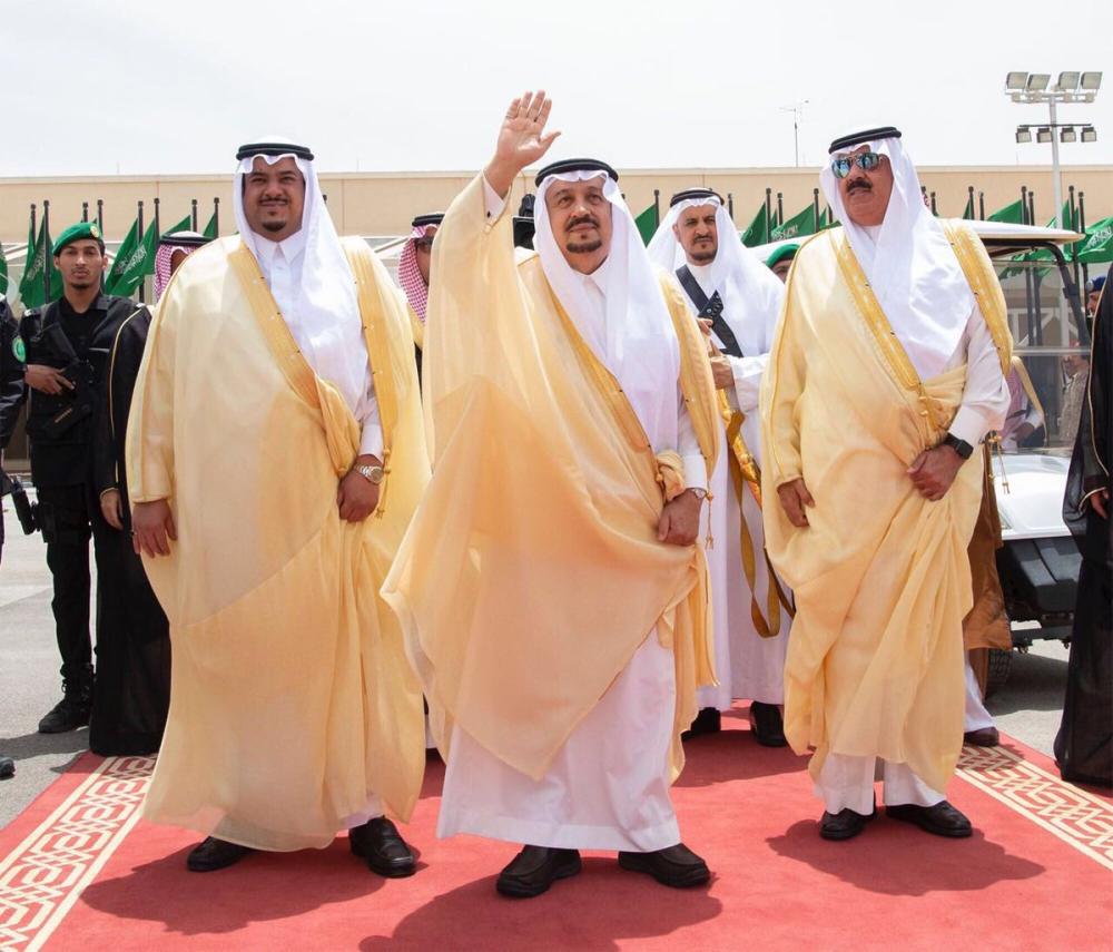 خادم الحرمين الشريفين يصل جدة