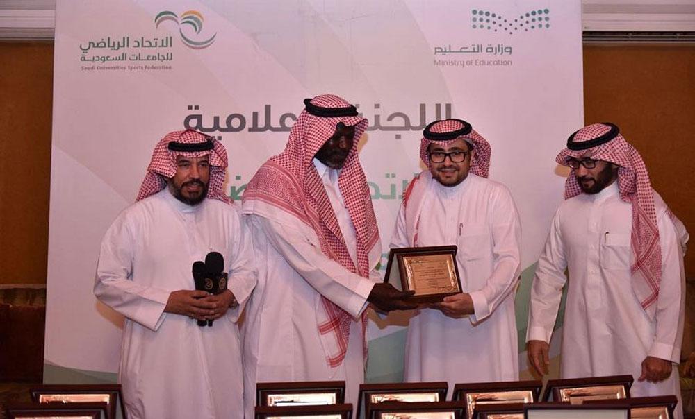  اللجنة الإعلامية باتحاد الجامعات تكرم أعضائها