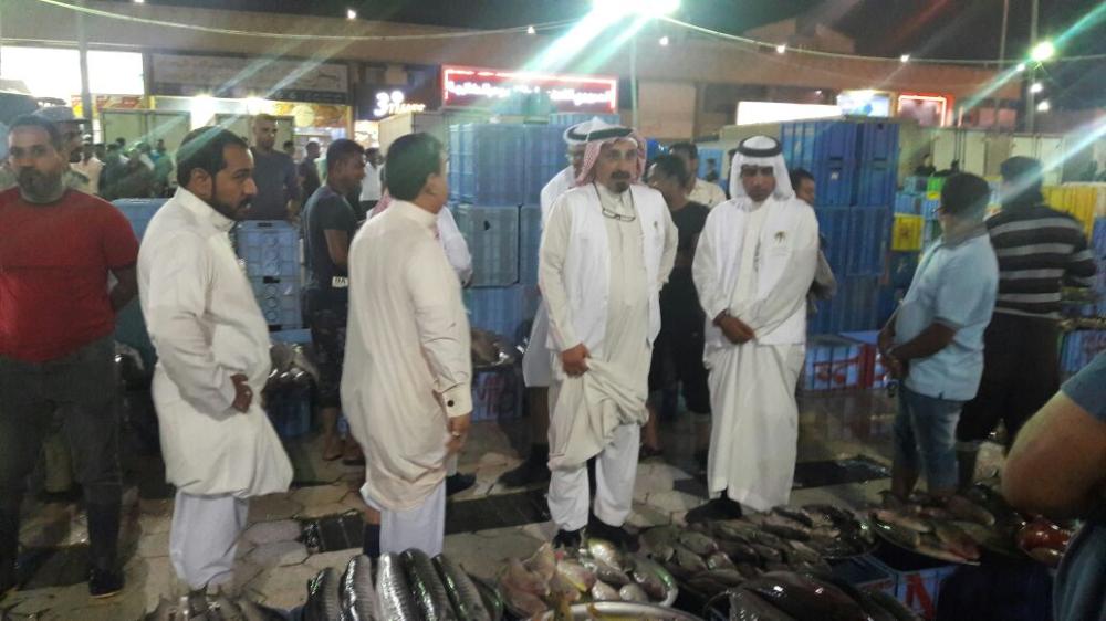 عمل القطيف يشن حملة جديدة على سوق السمك