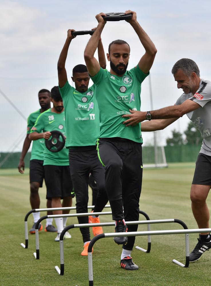 الاخضر يواصل تدريباته في معسكر ماربيا