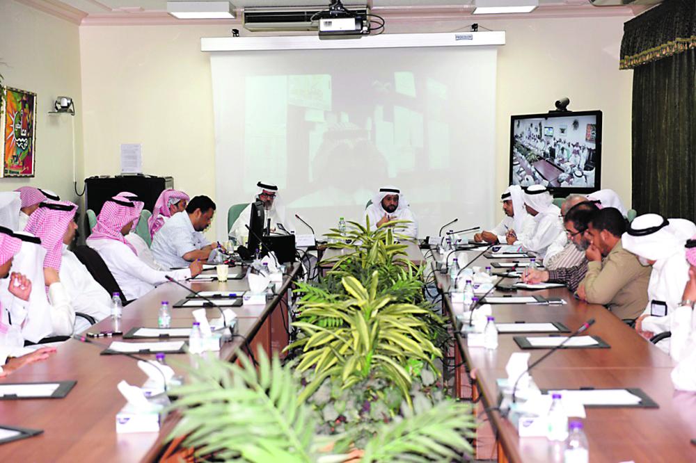 «التعليم» تتابع «المتعثرة» وصيانة المدارس