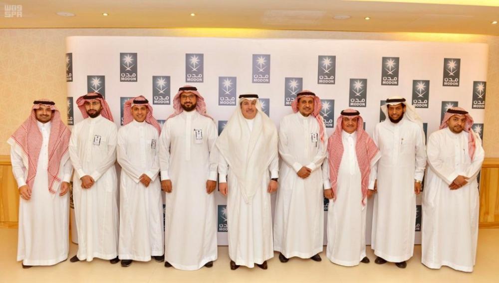 تعاون بين 