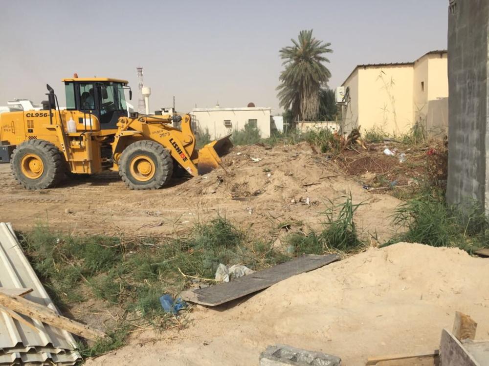 حملة لإزالة الحشائش من الأراضي الفضاء في بقيق
