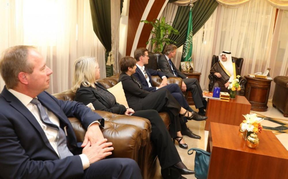 أمير الشرقية يستقبل وفداً من البرلمان الهولندي