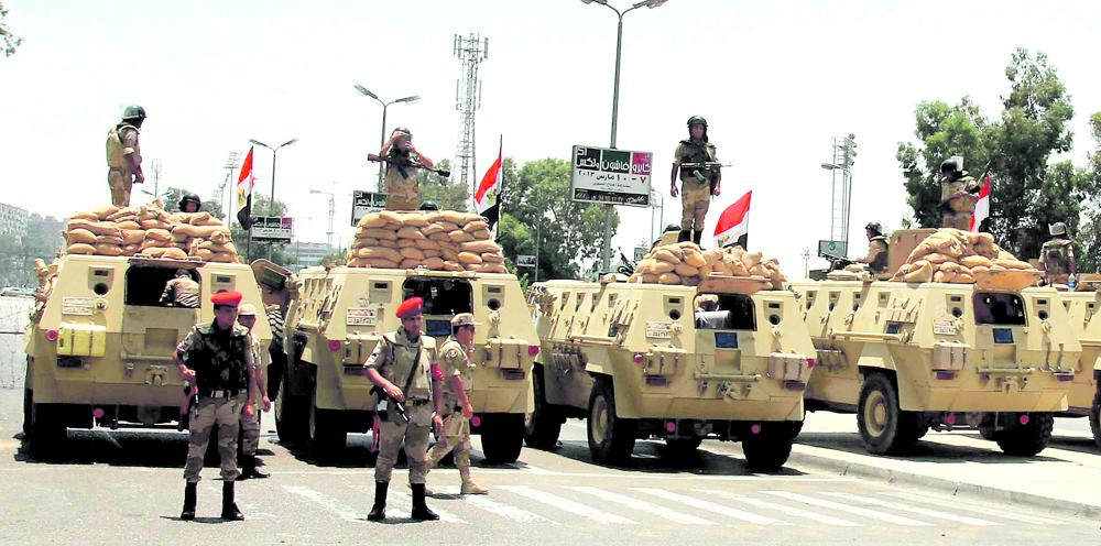 إحالة 555 متهما بالإرهاب إلى القضاء العسكري المصري