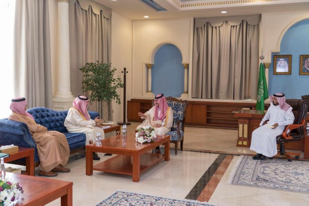 أمير الجوف يبحث برامج التوطين مع وزير العمل