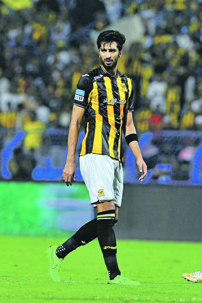 «سقراط» يتغزل بجماهير العميد