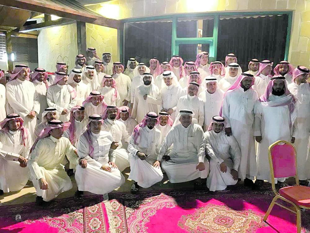 جوازات الأحساء تكرم متقاعدين