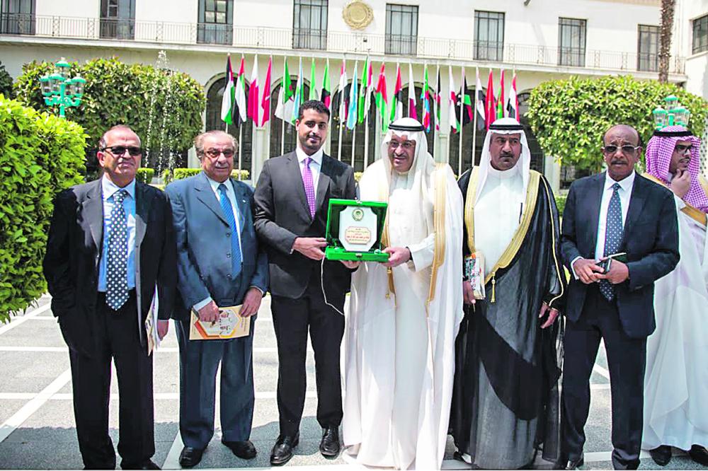 مجلس وزراء الشباب والرياضة العرب يكرم نواف بن محمد