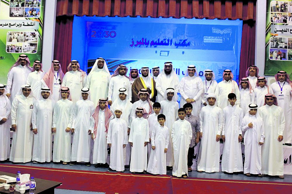 تعليم المبرز يحتفي بأبناء الشهداء