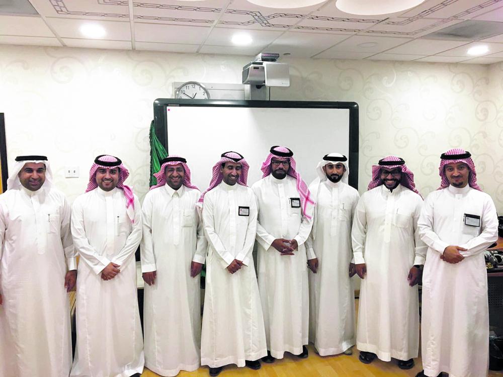 تعليم شرق الدمام يكرم معلمي الحاسوب