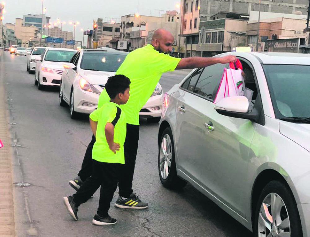 50 ألف ريال لبطل ووصيف دورة الدبل الرمضانيةالنهدي والذوادي يهددان الدانة وميلانوانطلاق برنامج إفطار صائم في الدمامتكريم لاعبي قدم ثانوية عكاظ غدا