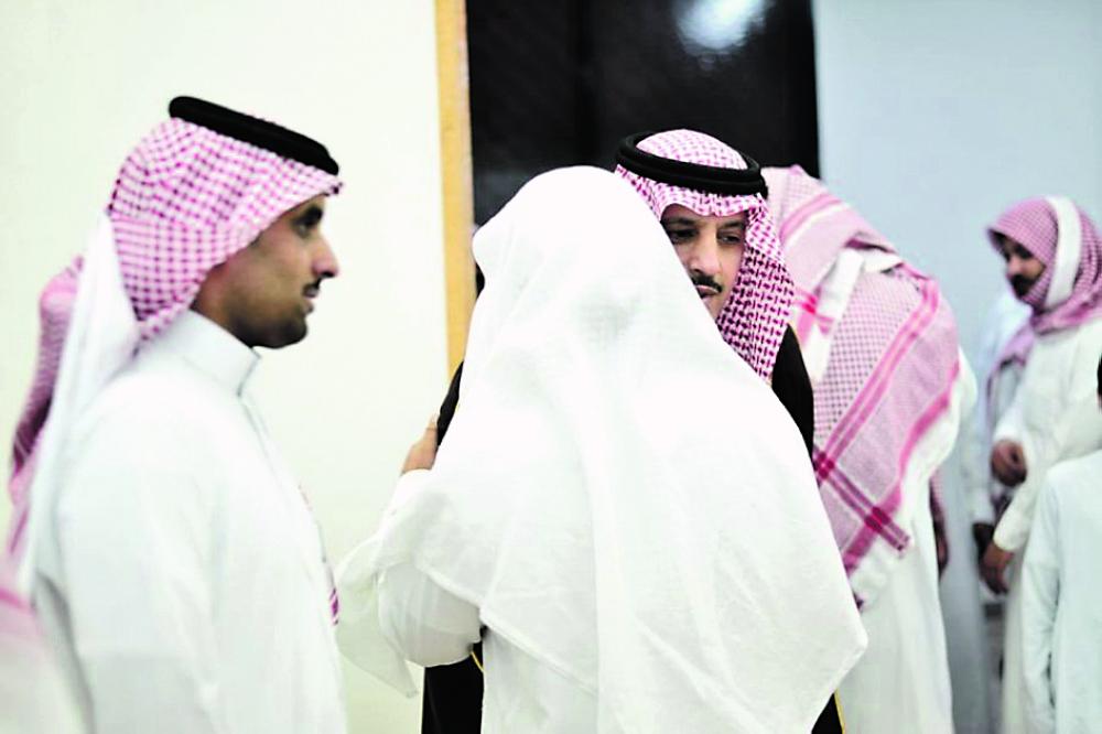 أهالي تيماء يشيعون ضحايا حادث طائرة «الفطرية»