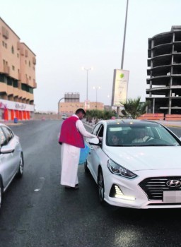 إفطار «جوال» لقائدي السيارات بطرق المبرز