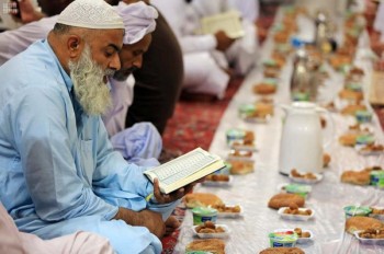 بالصور.. مشاهد إيمانية من المسجد النبوي