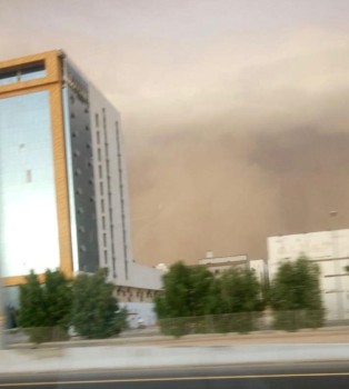 العاصفة الرملية ترفع حالة التاهب في مستشفيات جدة 