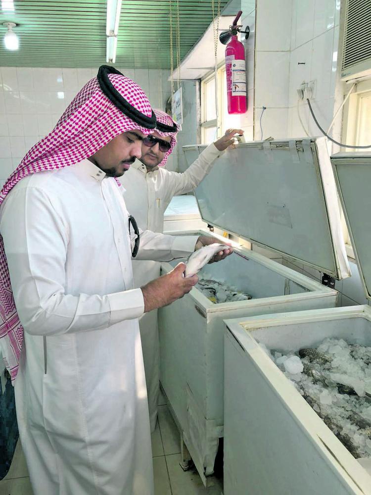بلدية الخفجة تشدد رقابتها على المنشآت الغذائية