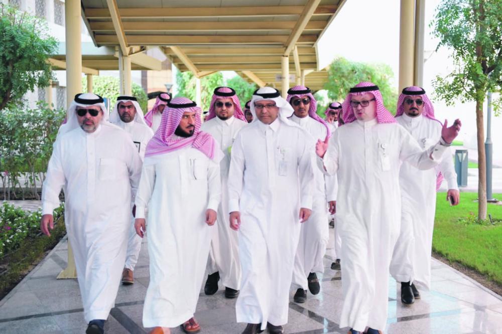 «أصدقاء المرضى» تتبرع لمجمع الأمل بالدمام