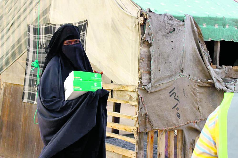 مركز الملك سلمان يوزع وجبات إفطار لليمنيين