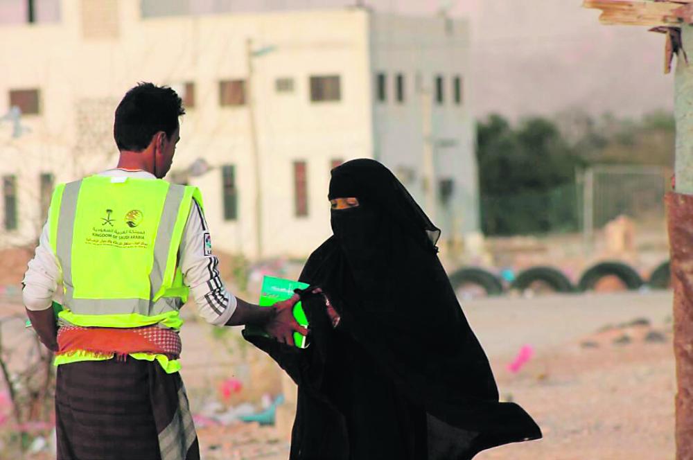 ..ويوزع وجبات إفطار في شبوة والحديدة