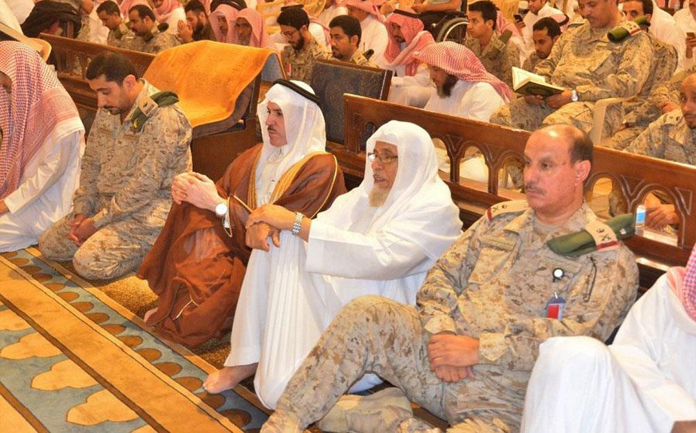 وكيل إمارة الرياض يؤدي صلاة الميت على الشهيد 'الوابل'