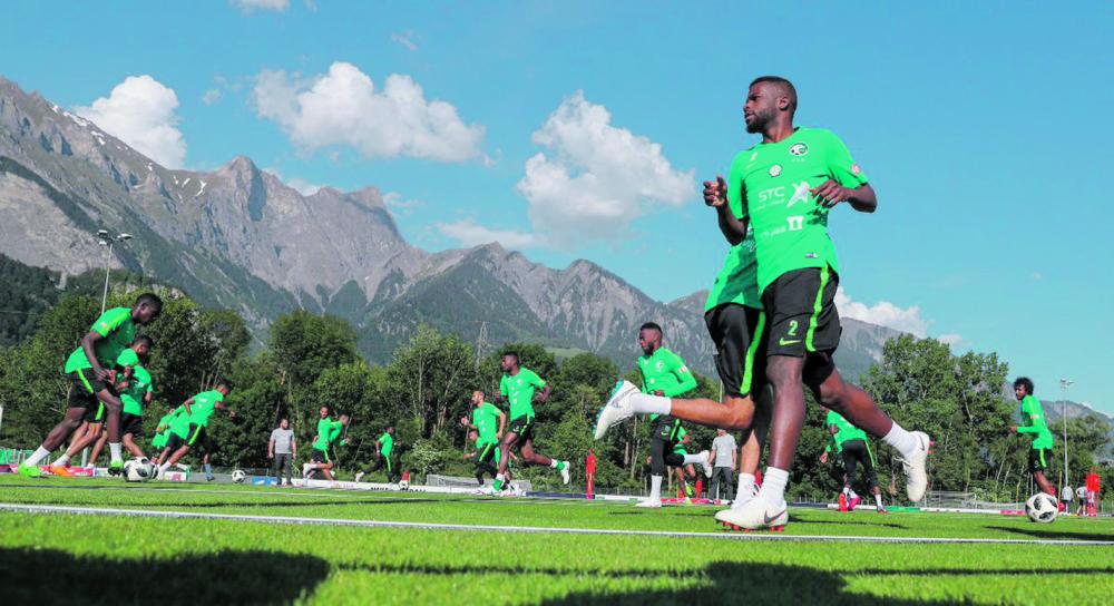 المولد والدوسري يشعلان تدريبات المنتخب