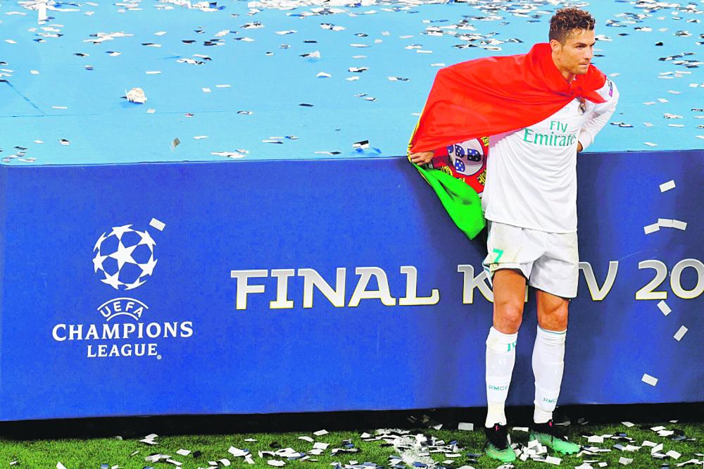 زيدان يطالب رونالدو بالبقاء مع ريال مدريد