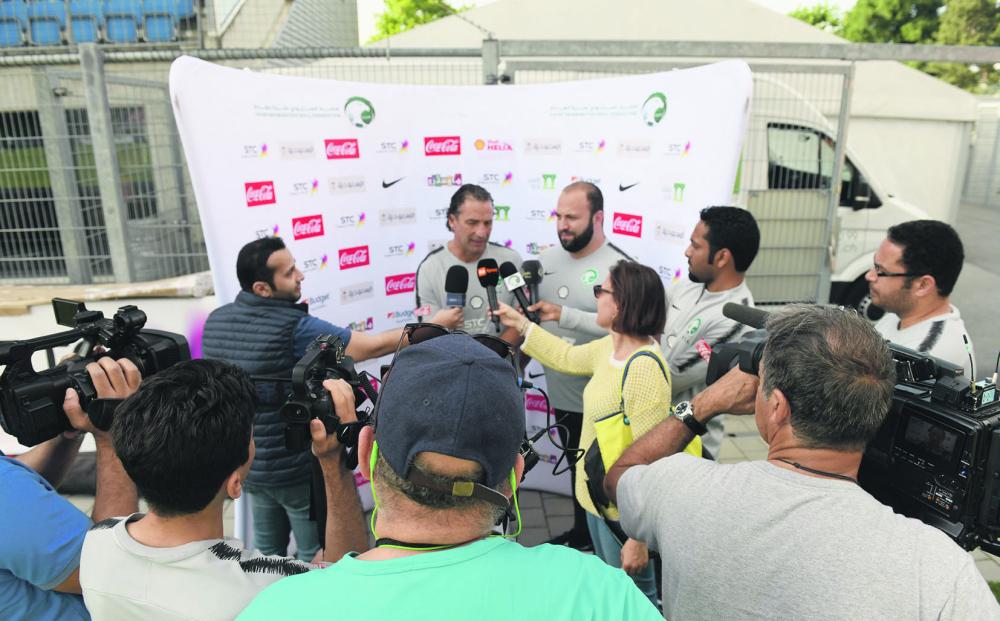 بيتزي: مواجهة «الآزوري» ذات قيمة فنية للمنتخب