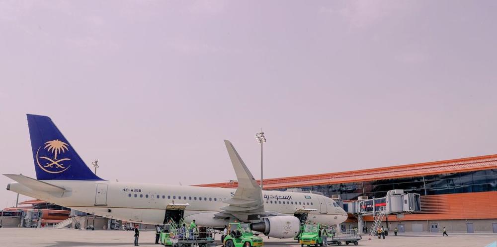 بالصور .. وصول أول رحلة إلى الصالة الجديدة بمطار المؤسس