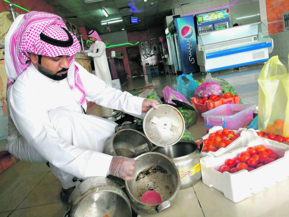 ضبط مطعم يحضر أطعمة فاسدة بالبطحاء