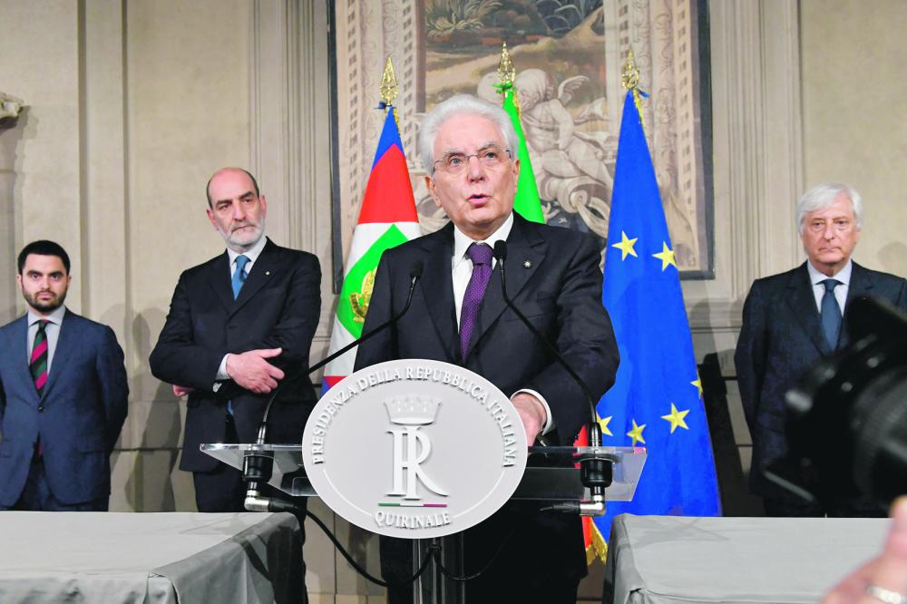 الرئيس الإيطالي ماتاريلا في قلب الأزمة السياسية