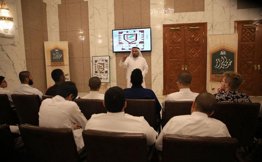 طلاب 'رواد المستقل ' يزورون المسجد النبوى 
