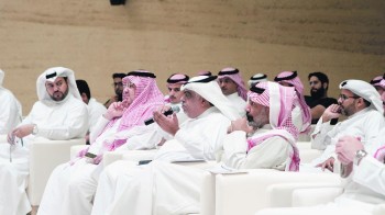 
عدد من الحضور