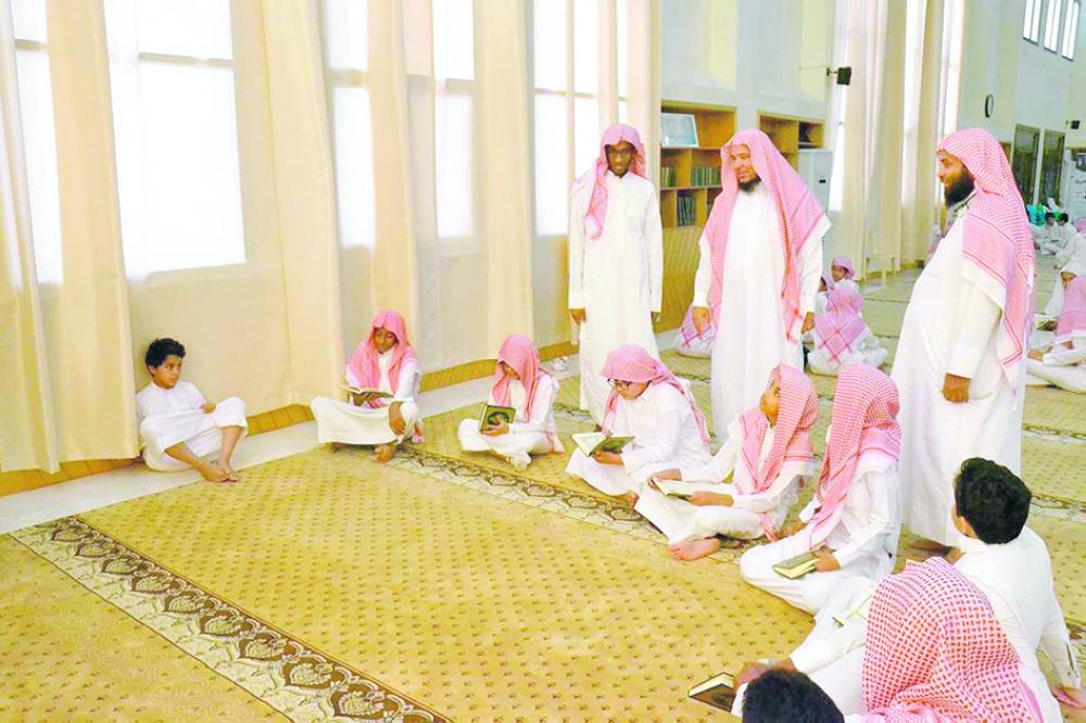 تكريم المعلمين والطلاب المتميزين في حفظ القرآن