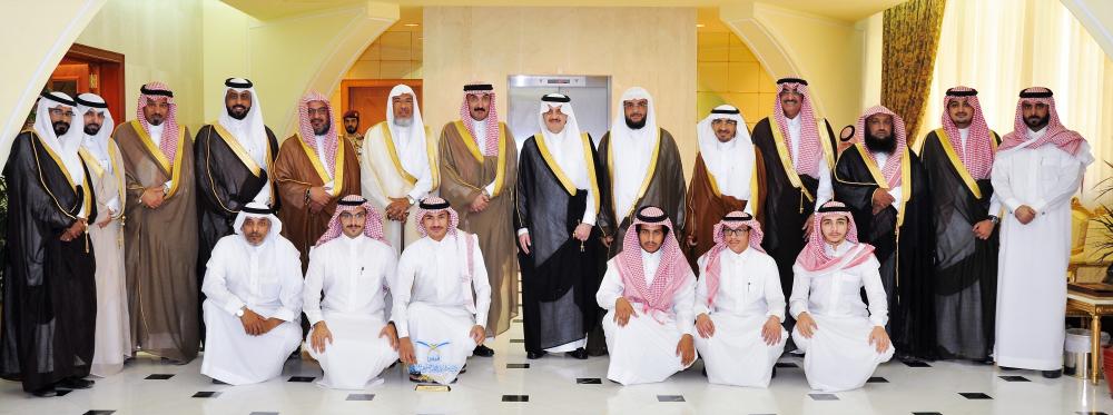 صورة جماعية للداعمين والقائمين على برامج قبس