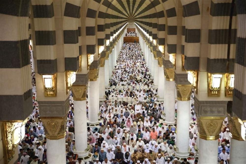 100 باب لخدمة زائري المسجد النبوي