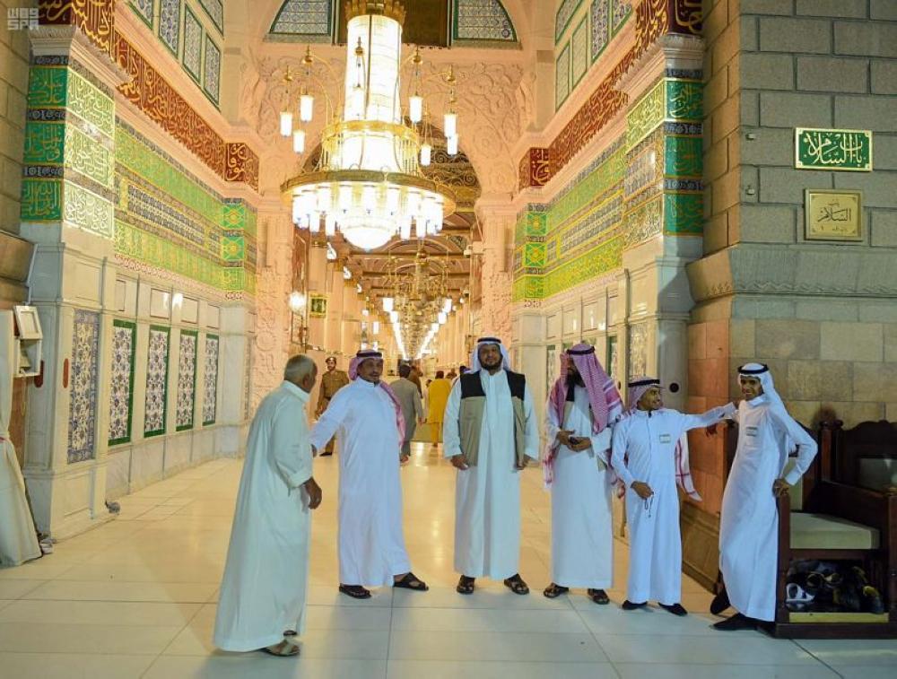 100 باب لخدمة زائري المسجد النبوي