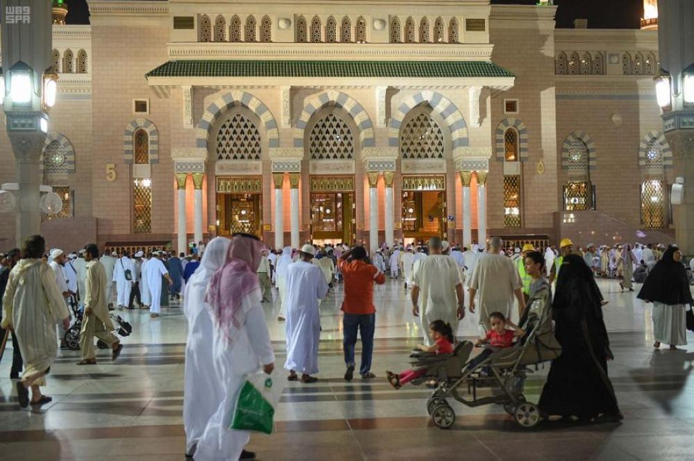 100 باب لخدمة زائري المسجد النبوي