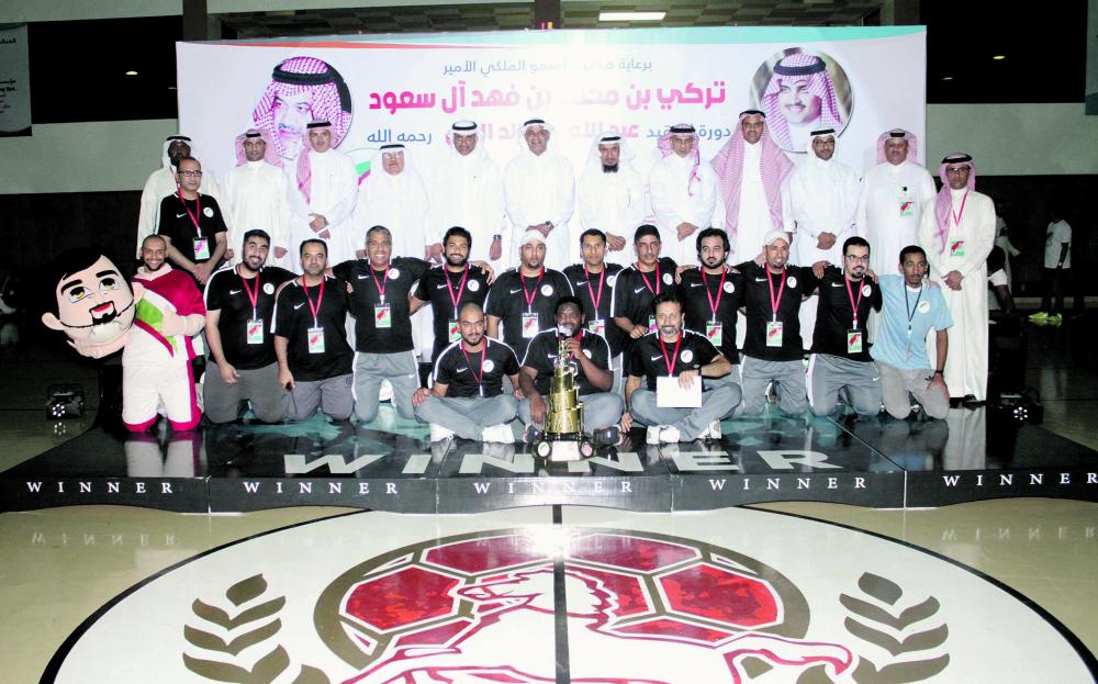 تكريم اللجان العاملة في دورة الدبل
