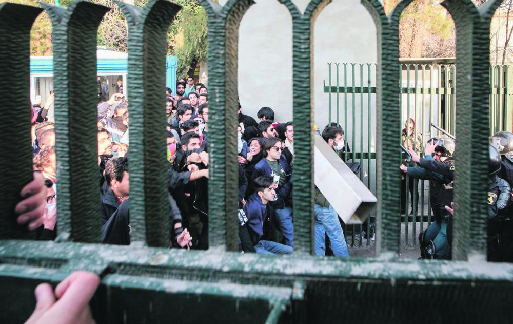 نظام طهران يصر على استدامة وجوده الدموي في سوريا