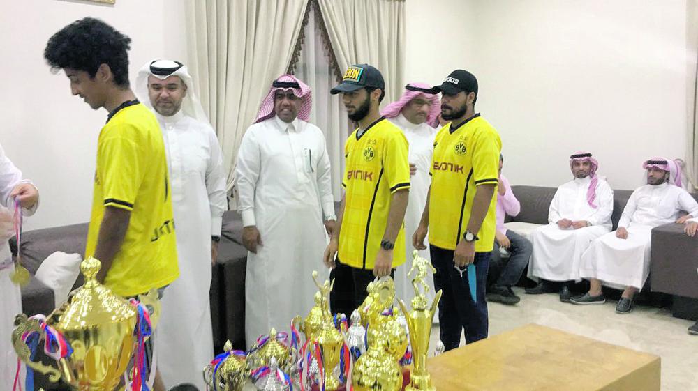مدير عام مؤسسة ميناء الملك عبدالعزير يكرّم المتفوقين في الأنشطة الرياضية